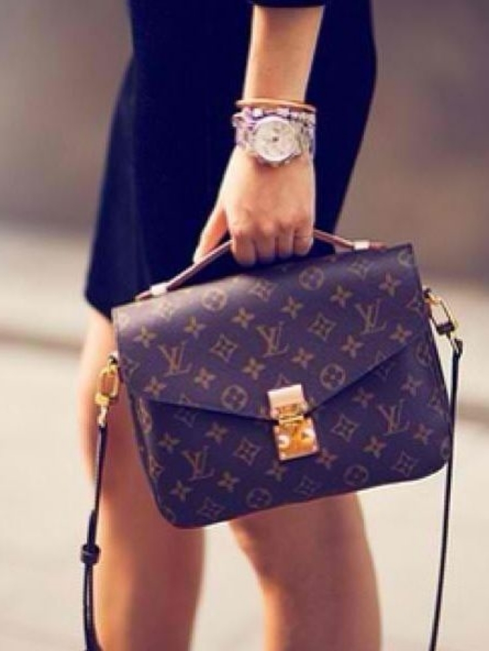 Authenticated LV LOUIS VUITTON Monogram Pochette Metis in Great CONDITION - Picture 3 of 16
